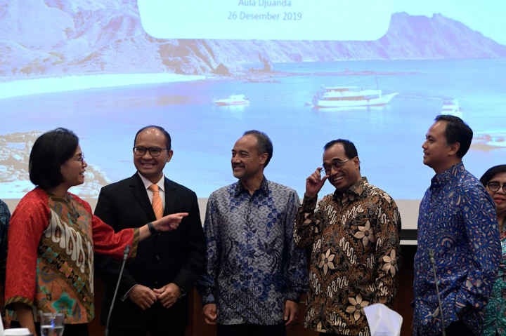 Pemerintah mengumumkan konsorsium yang dipimpin PT Cardig Aero Services Tbk (CAS), meliputi CAS, Changi Airports International Pte Ltd (CAI), dan Changi Airports MENA Pte Ltd sebagai pemenang tender proyek pengembangan Bandara Komodo, Labuan Bajo, Nusa Tenggara Timur, melalui skema Kerjasama Pemerintah dengan Badan Usaha (KPBU).