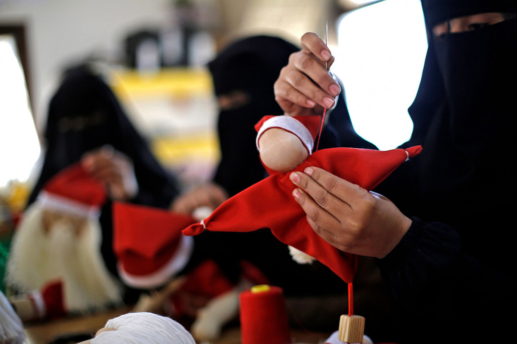 Para perempuan tersebut sudah dilatih vokasi selama tiga tahun untuk belajar membuat berbagai macam hadiah hari raya, termasuk tema bulan suci Ramadan dan Natal. 