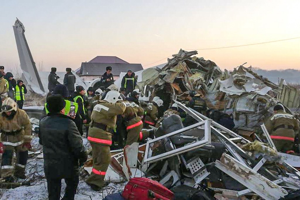 Pesawat Bek Air hilang dari radar beberapa menit setelah lepas landas dari Bandara Almaty pada pukul 7.05 pagi waktu setempat dalam perjalanan ke ibu kota, Nur-Sultan. Pesawat tersebut jatuh dan menabrak sebuah rumah.