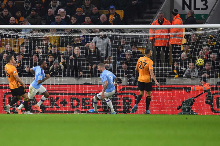 Sterling kembali mencatatkan namanya di papan skor pada menit ke-50 untuk membawa timnya unggul 2-0.