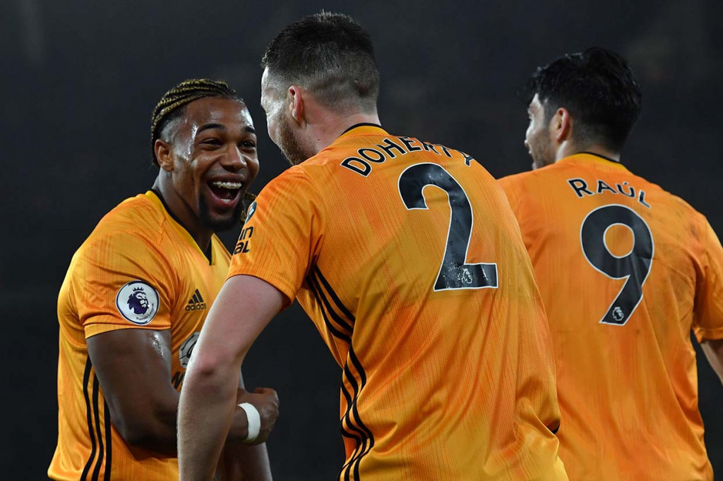 Wolves langsung merespon. Lima menit berselang tuan rumah berhasil memperkecil ketertinggalan menjadi 1-2 lewat sepakan keras Adama Traore dari luar kotak penalti.