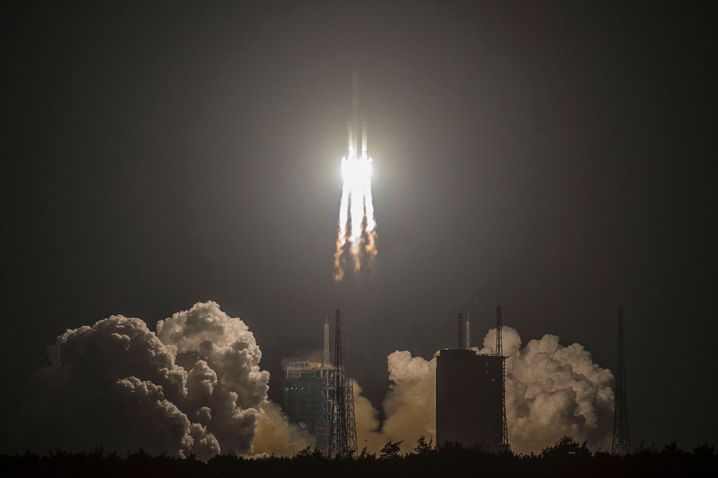 Roket Long March 5 Maret yang membawa muatan uji satelit Shijian 20 meluncur dari lokasi peluncuran Wenchang di pulau selatan Hainan pada pukul 20:45 waktu setempat (12.45 GMT).