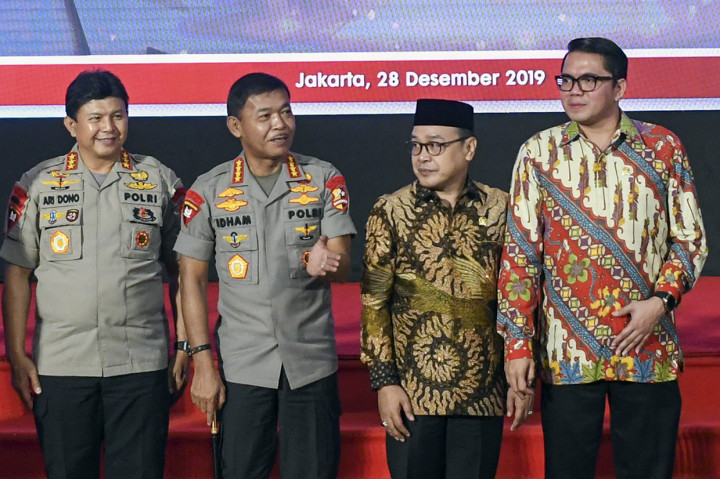 Sebelumnya, Tim Teknis Bareskrim menangkap dua orang pelaku teror penyiraman air keras terhadap Novel Baswedan. Keduanya ditangkap di Cimanggis, Depok, Jawa Barat pada Kamis, 26 Desember 2019 malam. Dua pelaku berinisial RB dan RM ini sudah ditetapkan tersangka. Keduanya merupakan anggota polisi. 