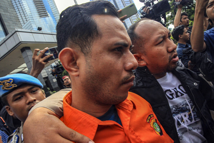 Sebelumnya, Tim Teknis Badan Reserse Kriminal Kepolisian Indonesia menangkap dua tersangka teror penyiraman air keras terhadap Baswedan, di Cimanggis, Depok, Jawa Barat, Kamis, 26 Desember 2019 malam. Dua pelaku berinisial RB dan RM tersebut telah ditetapkan sebagai tersangka. Keduanya merupakan anggota polisi.