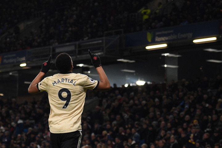 Hasil ini membuat MU mengoleksi 31 poin, unggul satu angka atas Tottenham yang ditahan imbang Norwich 2-2. 