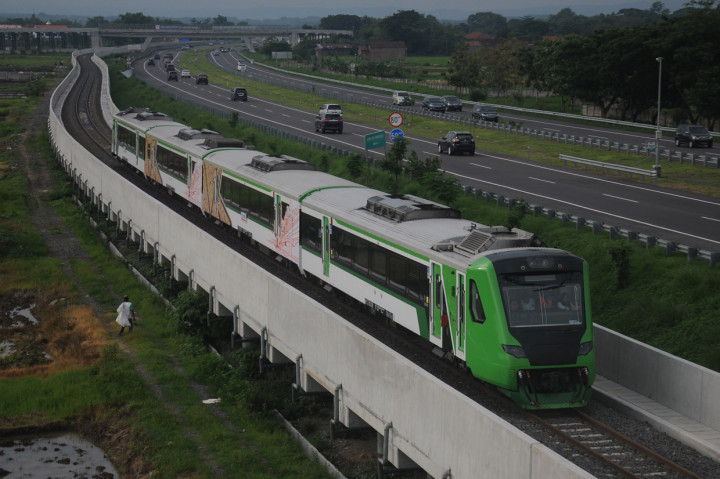 PT Kereta Api Indonesia (KAI) mengoperasikan Kereta Api Bandara Adi Soemarmo untuk mengenalkan moda transportasi yang terintegrasi kepada masyarakat dengan menggratiskan tiket Kereta Api Bandara Adi Soemarmo dari Stasiun Balapan Solo - Stasiun Bandara Adi Soemarmo atau sebaliknya hingga bulan Februari 2020. 