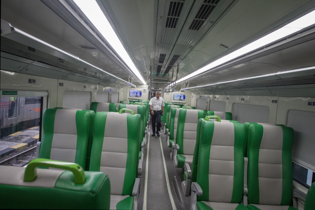 Kereta Api Bandara Adi Soemarmo yang terintegrasi dengan Stasiun Balapan Solo tersebut berkapasitas total 396 penumpang dan direncanakan beroperasi 60 kali perjalanan pulang pergi dalam sehari. 