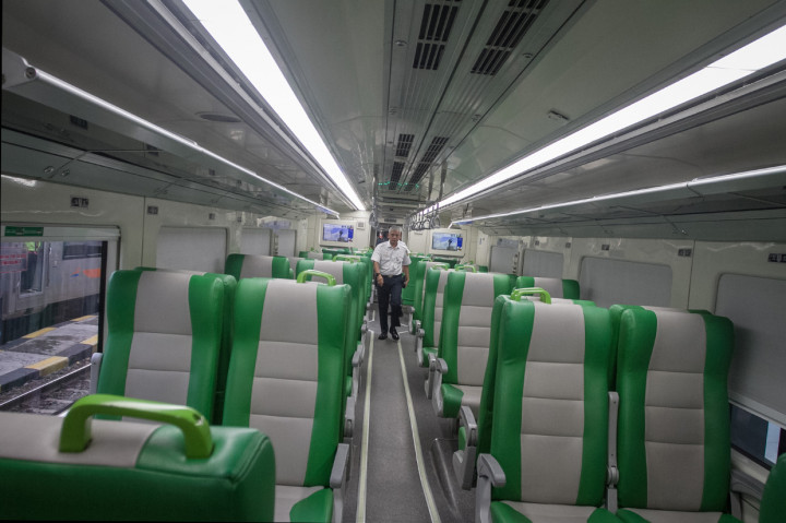 Kereta Api Bandara Adi Soemarmo yang terintegrasi dengan Stasiun Balapan Solo tersebut berkapasitas total 396 penumpang dan direncanakan beroperasi 60 kali perjalanan pulang pergi dalam sehari. 