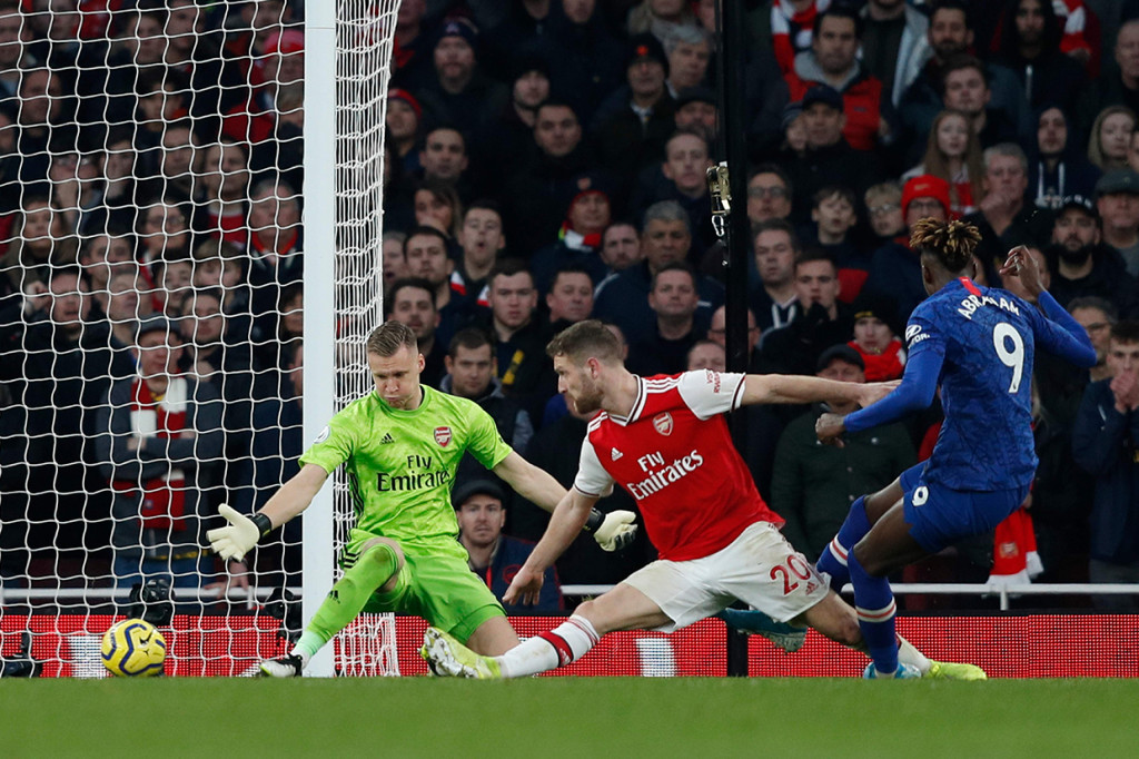 Tammy Abraham mencetak gol empat menit berselang dan memastikan anak-anak London barat meraih kemenangan atas tim London utara. AFP Photo/Adrian Dennis