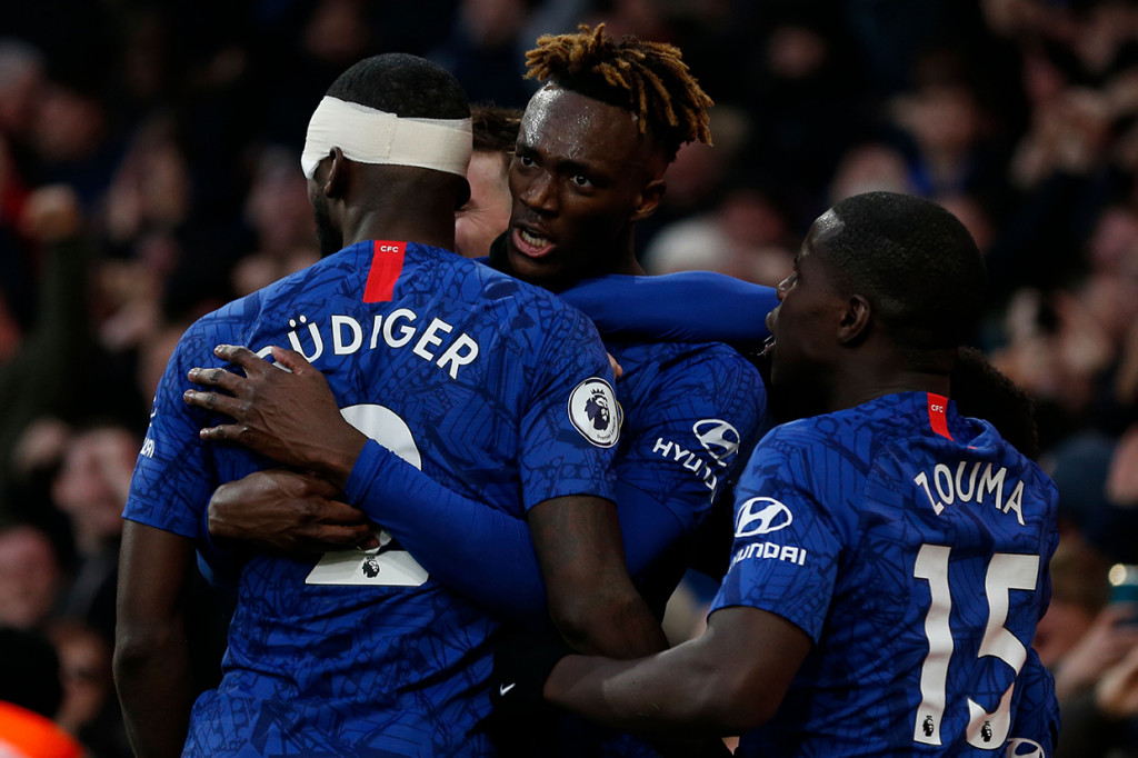 Dengan hasil ini, Chelsea masih tetap di posisi empat dengan 35 poin. Sementara Arsenal berada di urutan 12 dengan 24 poin. AFP Photo/Ian Kington