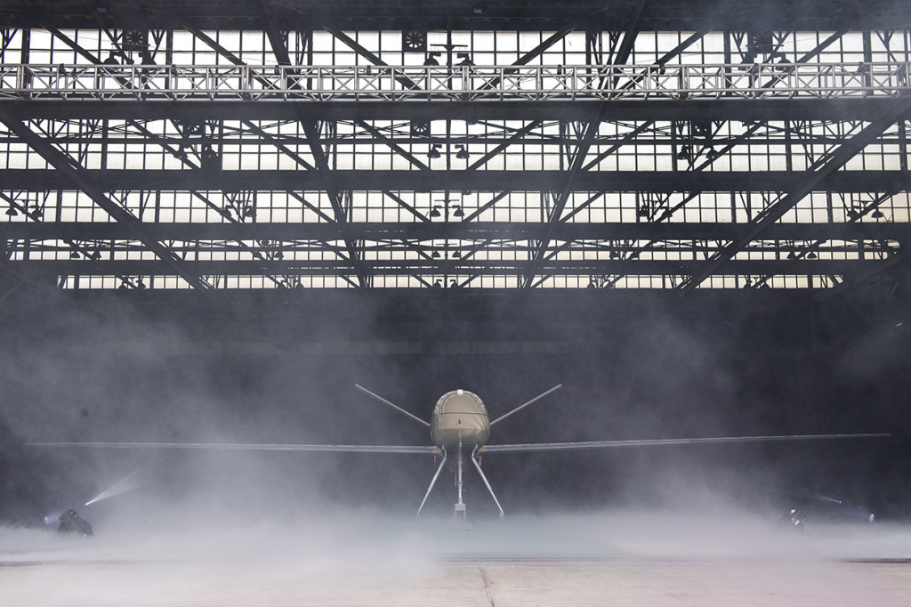 Pesawat Udara Nir Awak (PUNA) jenis Medium Altitude Long Endurance (MALE) diperlihatkan saat pengenalan perdana di hanggar PT Dirgantara Indonesia (Persero), Bandung, Jawa Barat.