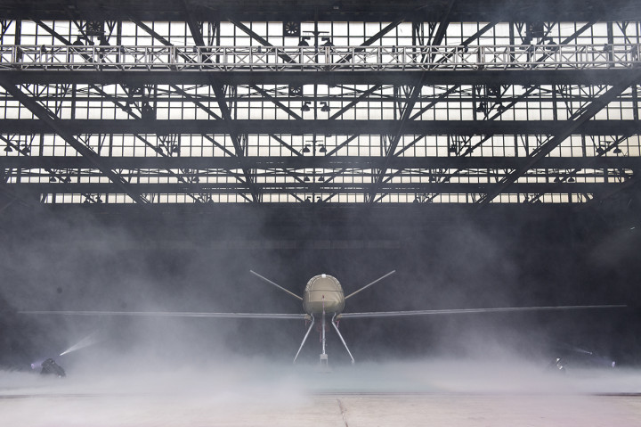 Pesawat Udara Nir Awak (PUNA) jenis Medium Altitude Long Endurance (MALE) diperlihatkan saat pengenalan perdana di hanggar PT Dirgantara Indonesia (Persero), Bandung, Jawa Barat.