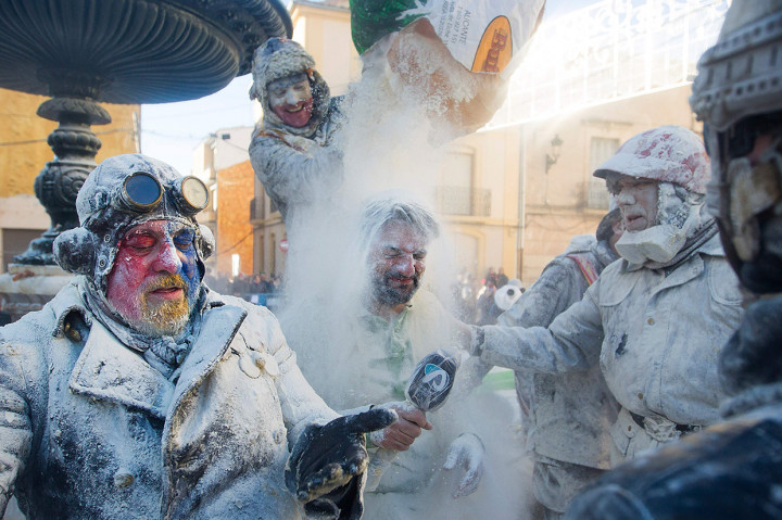 Tradisi ini sempat terhenti pada masa kediktatoran Jenderal Fransisco Franco, namun tahun 1981 festival ini muncul kembali.
