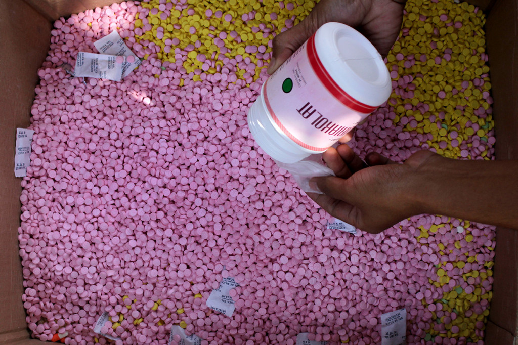 BBPOM Makassar memusnahkan barang bukti sitaan berupa obat, suplemen kesehatan, kosmetik serta bahan makan ilegal dan tidak memenuhi syarat (TMS) keamanan, mutu dan manfaat senilai Rp1,4 miliar dengan total hasil penindakan selama tahun 2019 sebesar Rp2,1 miliar dari 33 kasus.