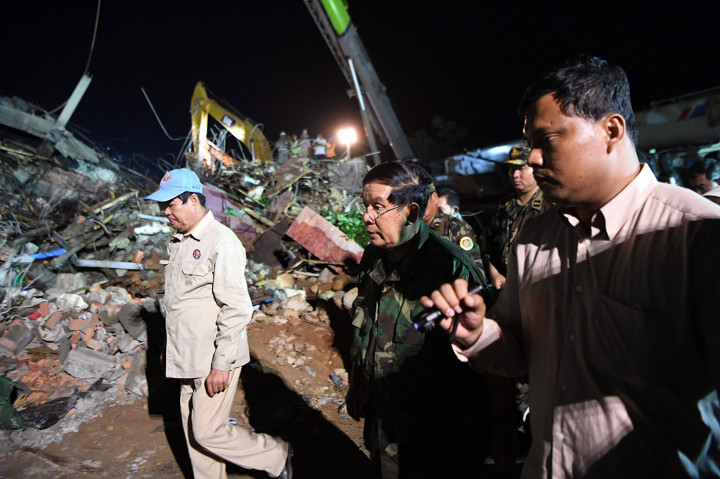 PM Kamboja Hun Sen turun ke lokasi ambruknya gedung tujuh lantai di Provonsi Kep tersebut. Hun Sen memimpin langsung proses evakuasi para pekerja yang masih terperangkap.