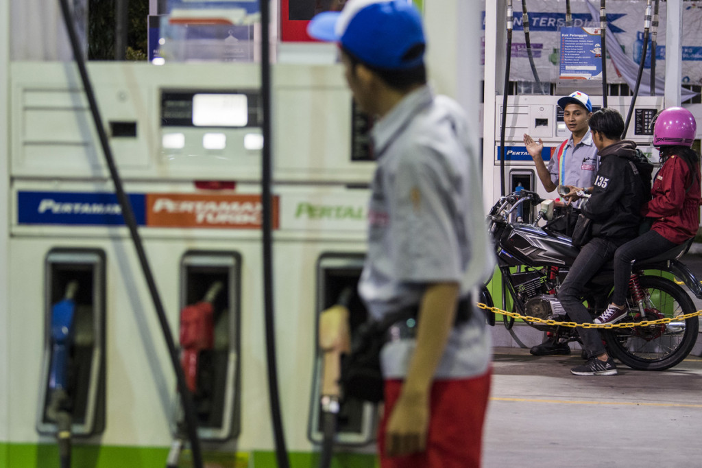 Penyesuaian harga tersebut tertuang dalam Keputusan Menteri (Kepmen) ESDM 187K/10/MEM/2019 tentang Formula Harga Dasar Dalam Perhitungan Harga Jual Eceran Jenis Bahan Bakar Minyak Umum Jenis Bensin dan Minyak Solar yang Disalurkan Melalui Stasiun Pengisian Bahan Bakar Umum atau Stasiun Pengisian Bahan Bakar Nelayan.