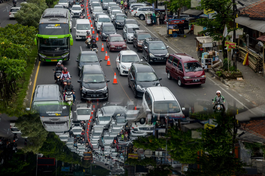 Petugas Jasamarga Gerbang Tol Pasteur mencatat, hingga hari Minggu, 5 Januari 2020, pukul 14.00 WIB jumlah kendaraan yang melewati Gerbang Tol Pasteur menuju Jakarta pada hari terakhir liburan Tahun Baru 2020 mencapai 9.776 kendaraan. 
