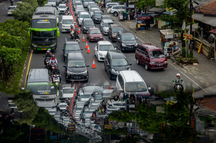 Petugas Jasamarga Gerbang Tol Pasteur mencatat, hingga hari Minggu, 5 Januari 2020, pukul 14.00 WIB jumlah kendaraan yang melewati Gerbang Tol Pasteur menuju Jakarta pada hari terakhir liburan Tahun Baru 2020 mencapai 9.776 kendaraan. 
