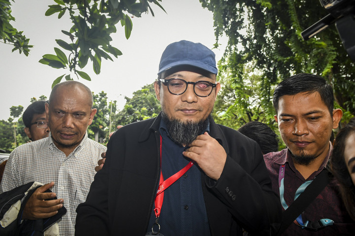Penyidik Senior Komisi Pemberantasan Korupsi (KPK) Novel Baswedan tiba di Polda Metro Jaya, Jakarta.