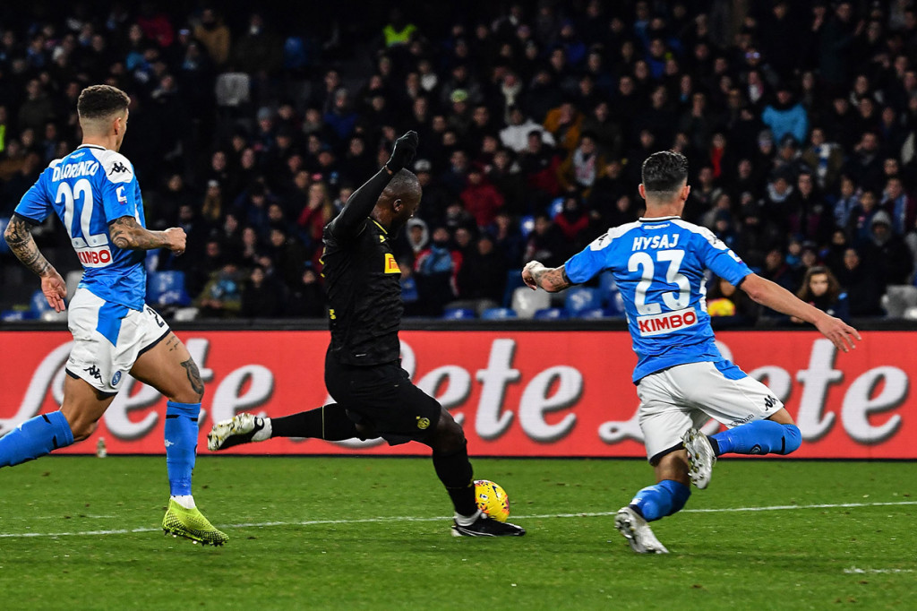 Hasilnya, pada menit ke-14 Inter unggul terlebih dahulu lewat sepakan kaki kiri Romelu Lukaku usai melakukan solo run dari tengah lapangan.