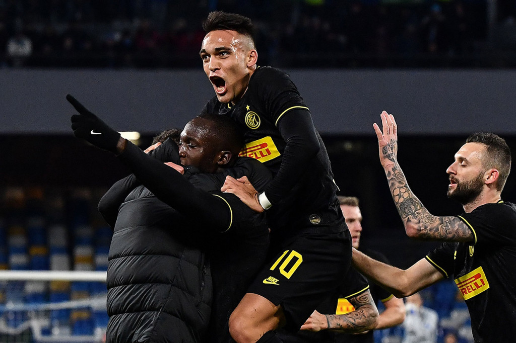 Lukaku kembali mencatatkan namanya di papan skor untuk membawa Inter unggul 2-0 pada menit ke-33.