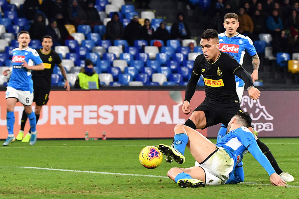 Inter menutup kemenangan menjadi 3-1 lewat Lautaro Martinez pada menit ke-62 memanfaatkan blunder Kostas Manolas yang salah mengantisipasi umpan Matias Vecino.