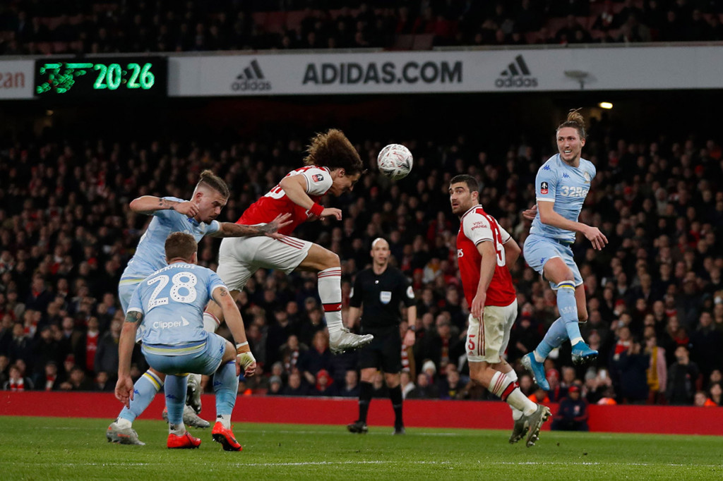 Kukuhnya pertahanan tuan rumah membuat Leeds kesulitan mencetak gol. Skor 0-0 bertahan hingga jeda.