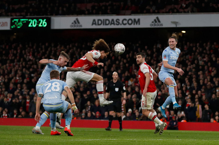 Kukuhnya pertahanan tuan rumah membuat Leeds kesulitan mencetak gol. Skor 0-0 bertahan hingga jeda.