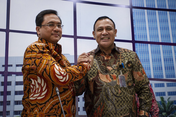 Selanjutnya, Pimpinan KPK berkunjung ke Kemenko Polhukam dalam rangka silaturahmi mengenalkan pimpinan KPK yang baru sekaligus membicarakan masalah pemberantasan korupsi.