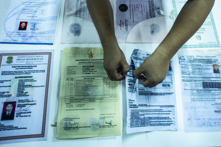 Bagi korban banjir yang ingin memanfaatkan layanan restorasi gratis ini, syaratnya, pemilik harus membawa langsung arsip asli tersebut ke Kantor ANRI pada jam pelayanan yang ditentukan.