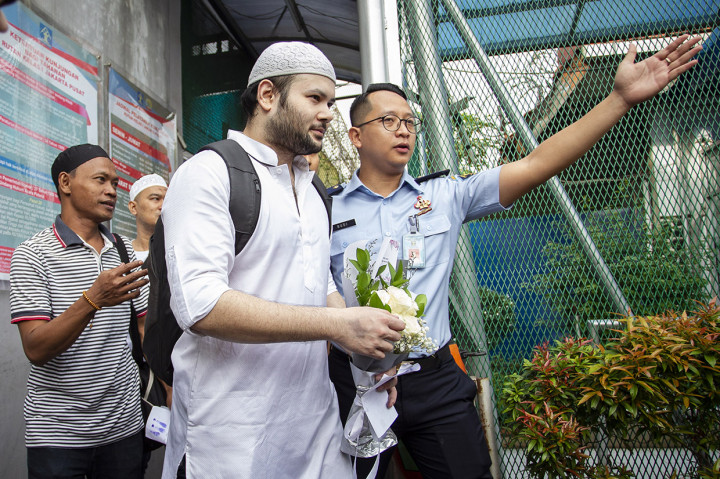 Penyanyi Ridho Rhoma berjalan meninggalkan Rutan Salemba di Jakarta, Rabu, 8 Januari 2020. 