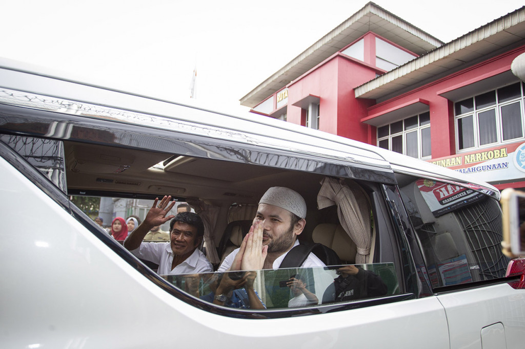 Ridho Rhoma mendapatkan cuti bersyarat sehingga bisa bebas lebih cepat dua bulan dari delapan bulan masa tahanan yang harus dijalani dalam kasus penyalahgunaan narkoba.   Kendati telah bebas, Ridho masih harus menjalani wajib lapor selama masa cuti bersyarat tersebut.