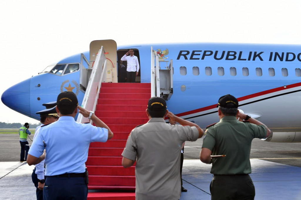 Sebelumnya, Jokowi bertolak ke Natuna dari Pangkalan Udara TNI AU Halim Perdanakusuma, Jakarta, sekitar pukul 07.30 WIB.