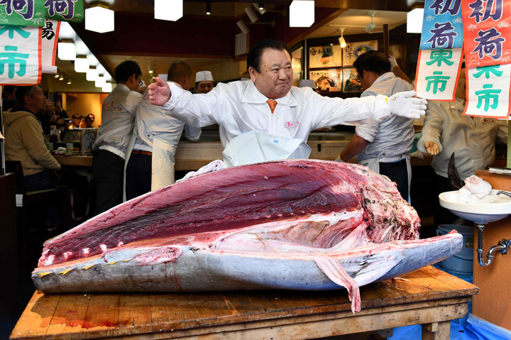 Kimura yang secara teratur membayar harga tertinggi pada lelang pertama tahun baru di pasar ikan utama ibu kota Jepang, membuat dirinya dan bisnisnya menjadi berita utama dalam berita nasional selama musim ini. Dalam lelang tahun baru tahun lalu, Kimura membayar memenangkan 278 kilogram (612 pon) tuna seharga USD3,1 juta (sekitar Rp43 miliar).