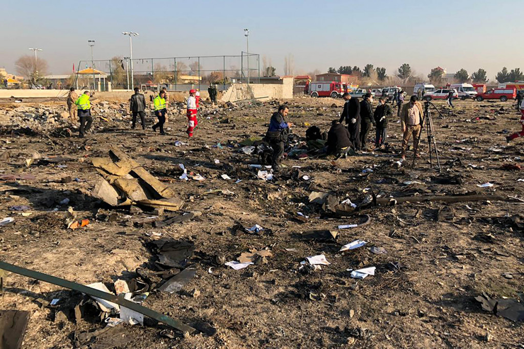 Pesawat Boeing 737 jatuh di Parand, wilayah barat daya Teheran. 