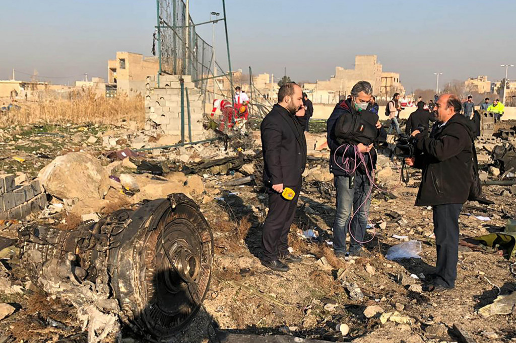 Juru Bicara Otoritas Jalan dan Transportasi Iran, Qassem Biniaz mengatakan kebakaran terjadi di salah satu mesin setelah pesawat itu lepas landas.