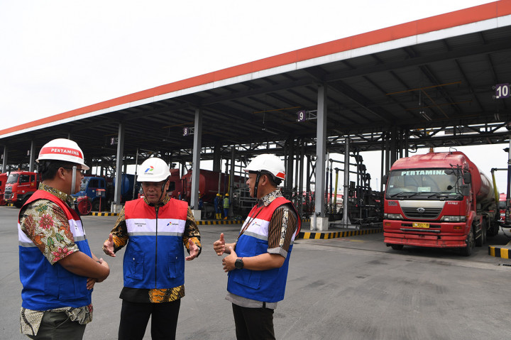 Anggota DPR Pantau Penyaluran BBM di Jatim
Charles Meikyansah mengapresiasi kinerja Pertamina Marketing Operation Region (MOR) selama libur Natal dan Tahun Baru 2020, karena terjadi peningkatan konsumsi dan mampu mengatasi kelangkaan BBM dengan baik di wilayah Jatim. 