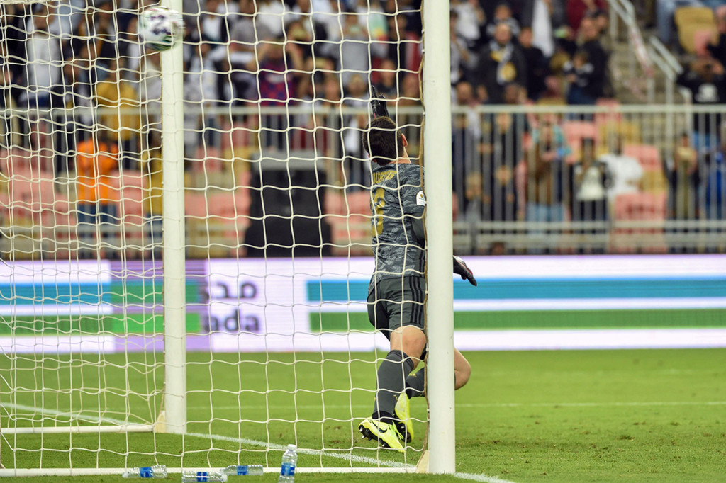 Valencia memperkecil ketertinggalan menjadi 1-3 lewat eksekusi penalti Dani Parejo pada masa injury time. Hadiah penalti diberikan akibat 'handball' dilakukan Sergio Ramos setelah 'review' VAR.