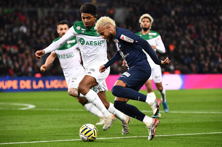 Bermain di hadapan pendukungnya sendiri di Stadion Parc des Princes, Paris Saint-Germain menguasai jalannya pertandingan.