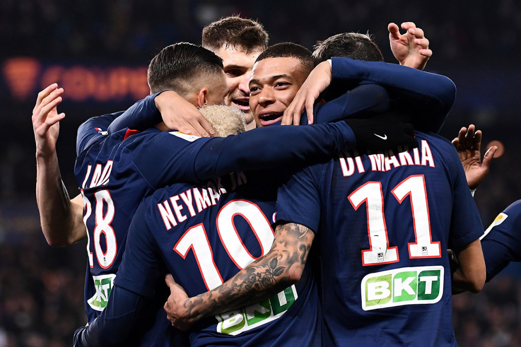 Juara Liga Prancis ini kemudian menutup babak pertama dengan skor 3-0 setelah Jessy Moulin menciptakan gol bunuh diri pada menit ke-44.