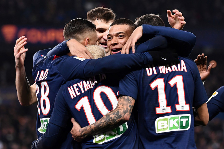 Juara Liga Prancis ini kemudian menutup babak pertama dengan skor 3-0 setelah Jessy Moulin menciptakan gol bunuh diri pada menit ke-44.