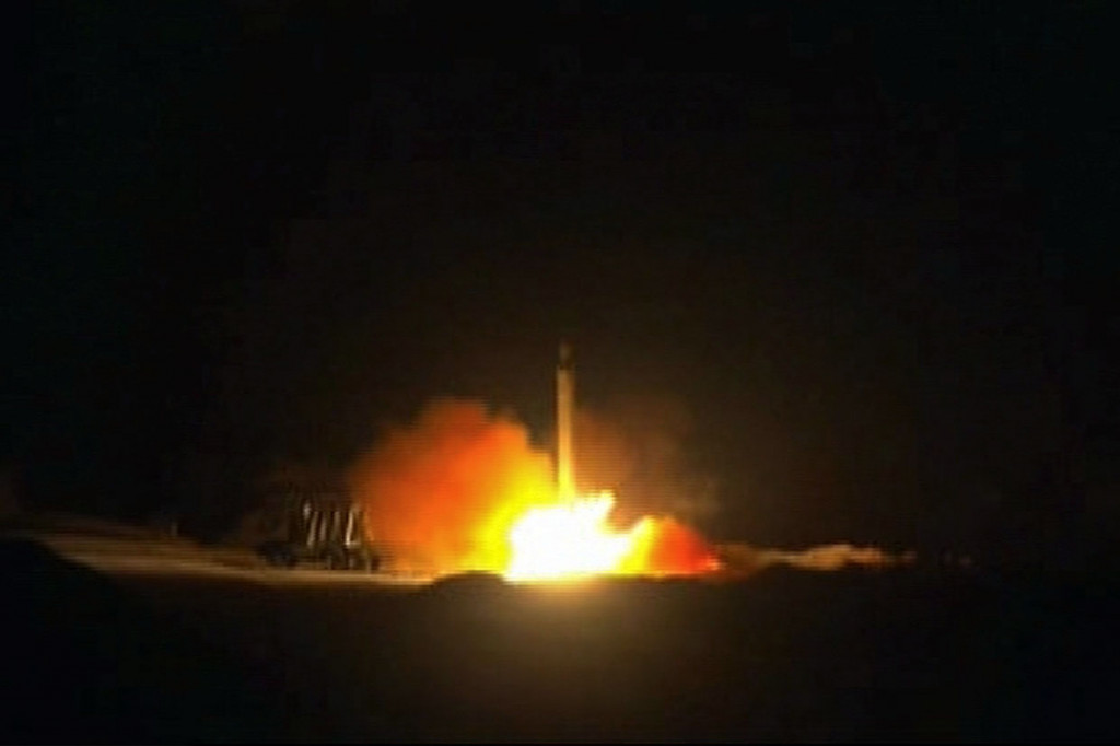 Iran menyatakan bahwa serangan tersebut sebagai balasan atas serangan pesawat nirawak AS yang menewaskan komandan Pasukan Quds Iran, Qasem Soleimani.