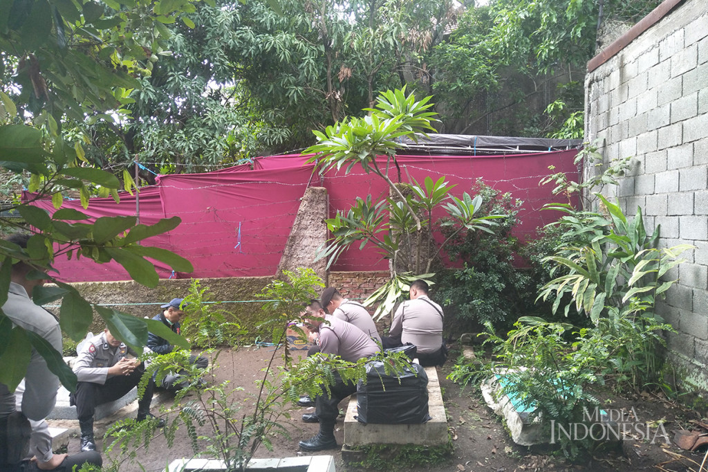 Polda Jawa Barat dan Polrestabes Bandung mengotopsi jenazah Lina Jubaedah untuk memastikan penyebab kematian serta memindahkan Makam Lina Jubaedah ke TPU Nagrog Bandung.