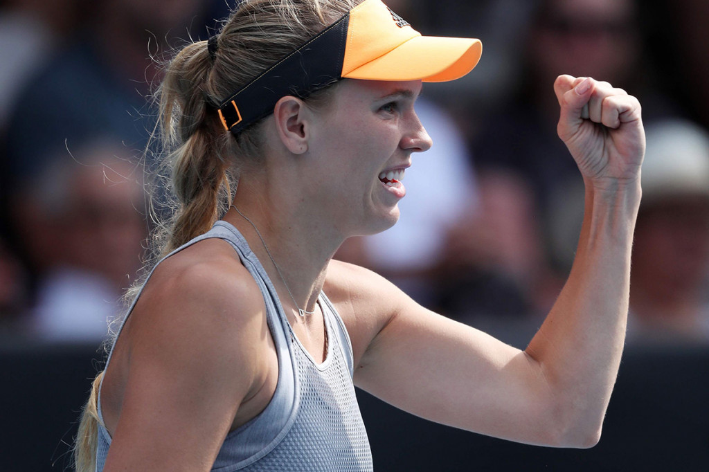 Mantan petenis nomor satu dunia Carolina Wozniacki melakukan selebrasi usai memastikan diri maju ke babak semifinal turnamen WTA Auckland Classic, di Auckland, Jumat, 10 Januari 2020 WIB.