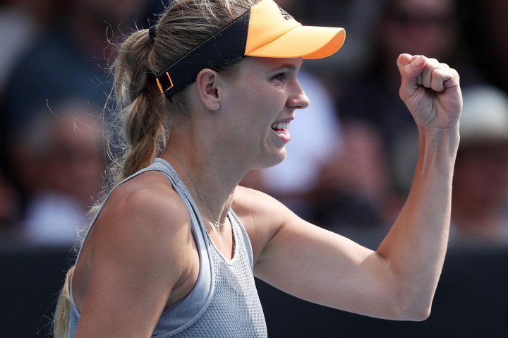 Mantan petenis nomor satu dunia Carolina Wozniacki melakukan selebrasi usai memastikan diri maju ke babak semifinal turnamen WTA Auckland Classic, di Auckland, Jumat, 10 Januari 2020 WIB.