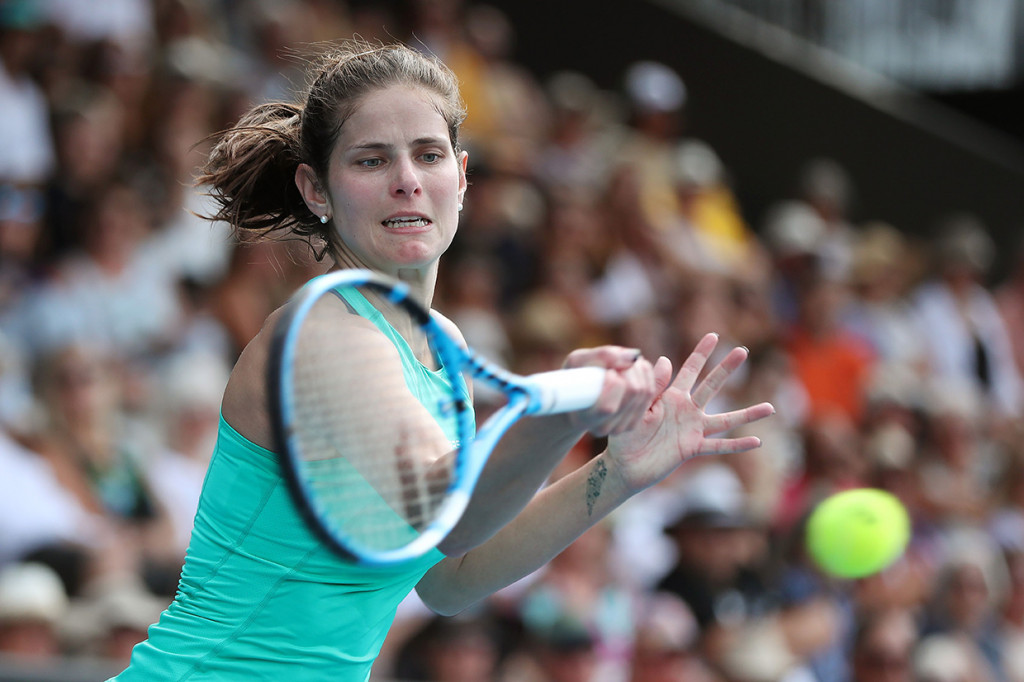 Wozniacki melangkah ke babak empat besar usai menundukkan juara bertahan yang juga unggulan keempat Julia Goerges (Jerman) dua set langsung 6-1, 6-4.