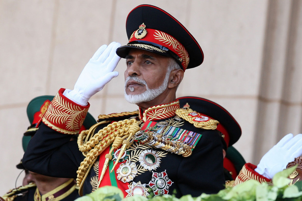 Qaboos tidak memiliki anak dan belum secara terbuka menunjuk seorang penerus. Dia belum menikah dan tidak memiliki anak atau saudara laki-laki. Sebuah undang-undang tahun 1996 mengatakan keluarga yang berkuasa akan memilih pengganti dalam tiga hari dari takhta yang kosong. 