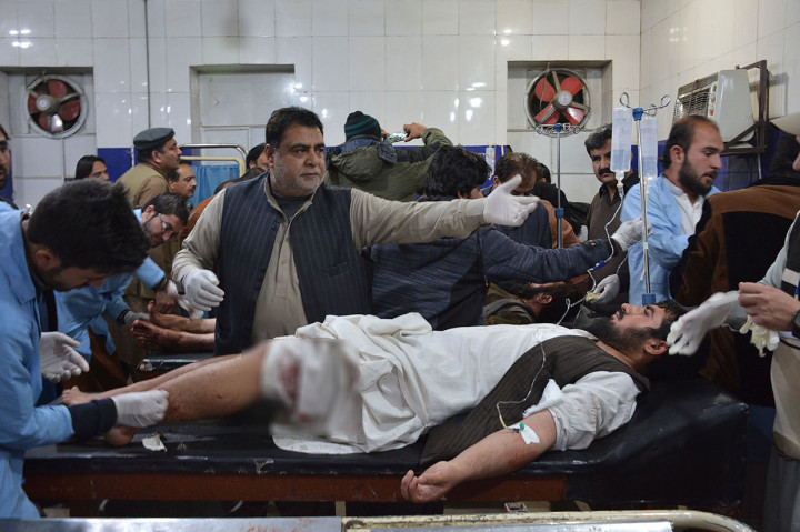 Pejabat provinsi Zia Ullah Langu mengatakan kepada wartawan bahwa penyelidikan oleh petugas penjinak bom mengindikasikan bahwa seorang pembom bunuh diri melakukan serangan itu. Sementara Negara Islam mengklaim bertanggung jawab atas serangan itu, menurut kelompok intelijen SITE.