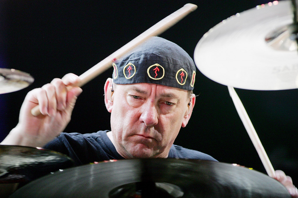 Neil Peart, drummer legendaris trio rock Kanada Rush, telah meninggal pada usia 67 tahun. Peart meninggal oada Selasa, 7 Januari 2020 waktu setempat setelah berjuang melawan kanker otak. 