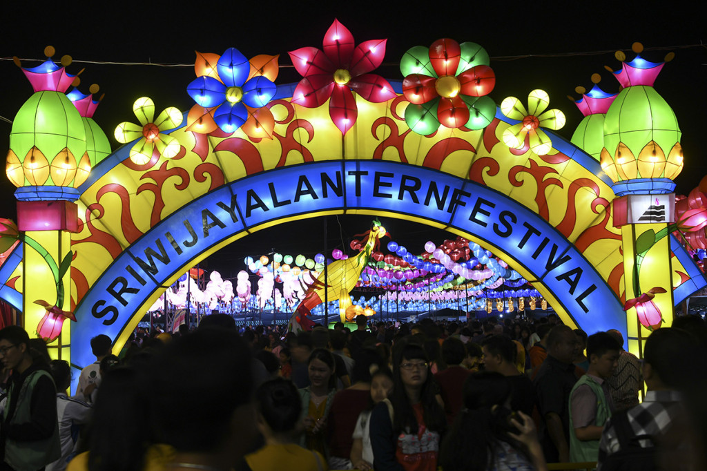 Pemerintah Kota Palembang menghadirkan ribuan lampion untuk memeriahkan event Sriwijaya Lantern Festival.